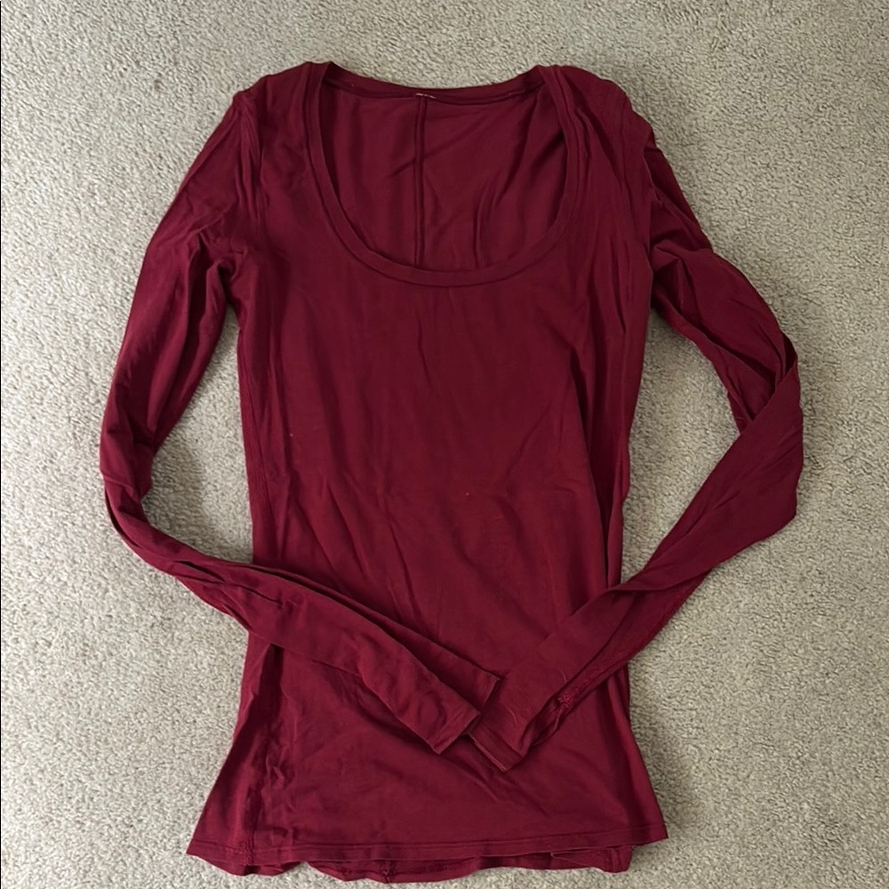 Lululemon Athletica Red Fitted Long Sleeve size 2 excellent condition